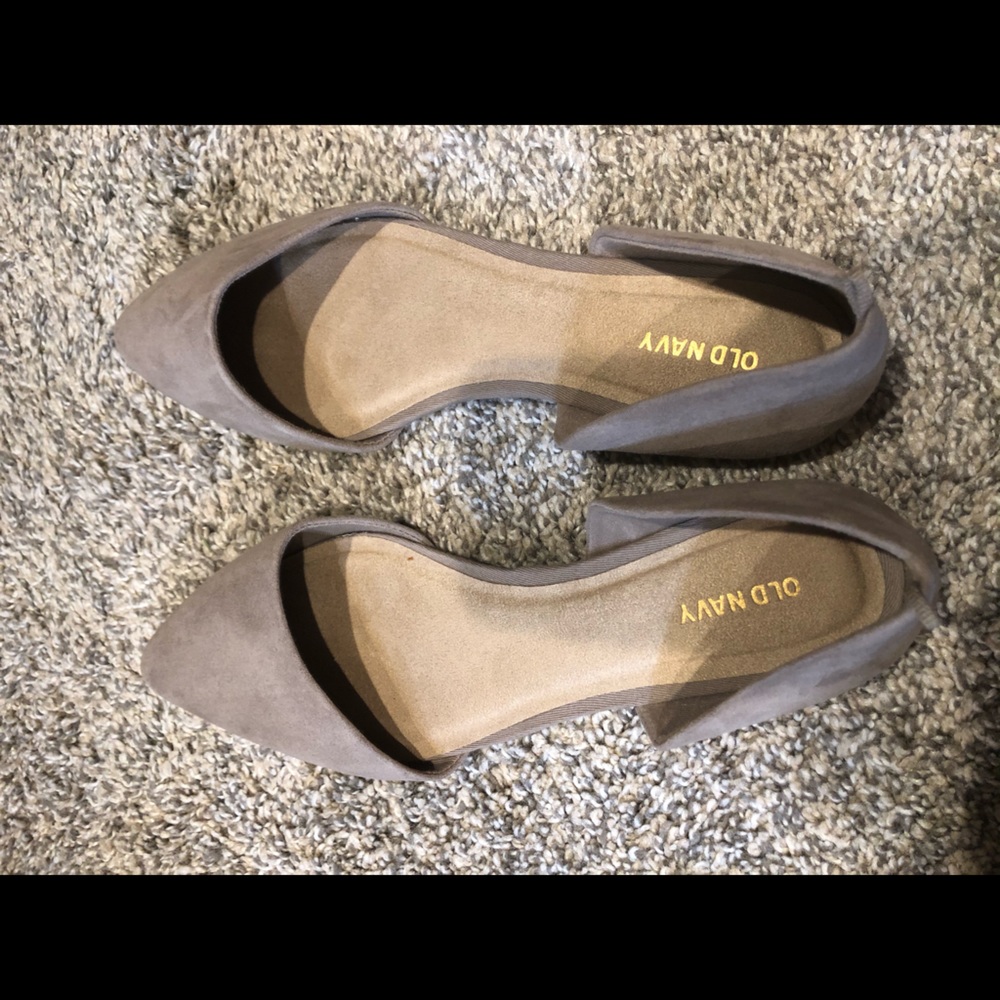 NWOT Old Navy size 9.5 beige flats